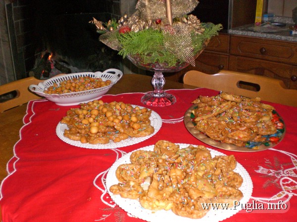 La tradizione dei puciaduzzi e cartellate in Puglia nel periodo natalizio.