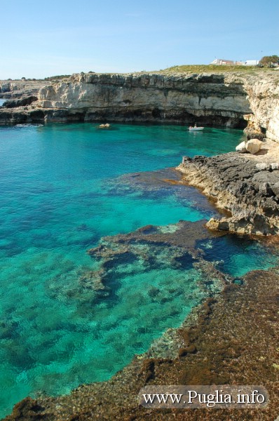 Insenatura, costa della Puglia nei pressi di Santa Maria di Leuca