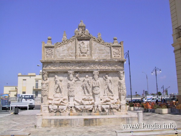 Foto fontana greca Romana di Gallipoli nel Salento.