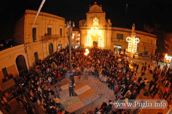 La Cuccagna nel Salento a Morciano di Leuca durante i festeggiamenti del Santo Patrono San Giovanni Elemosiniere.