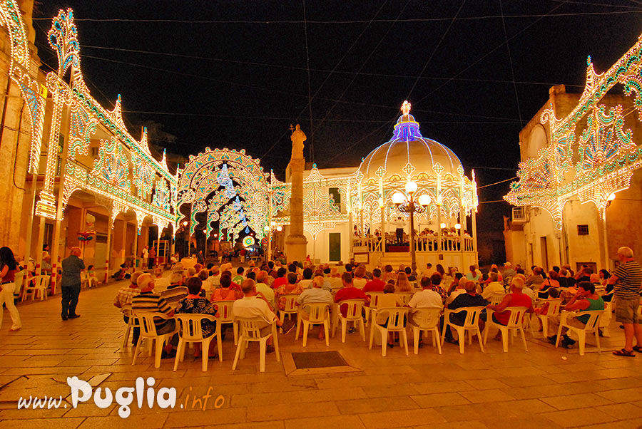 Luminarie durante le feste in Puglia