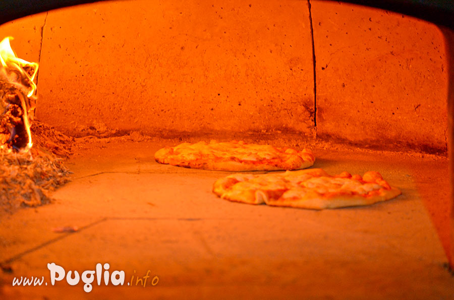 Pizze al forno a legna