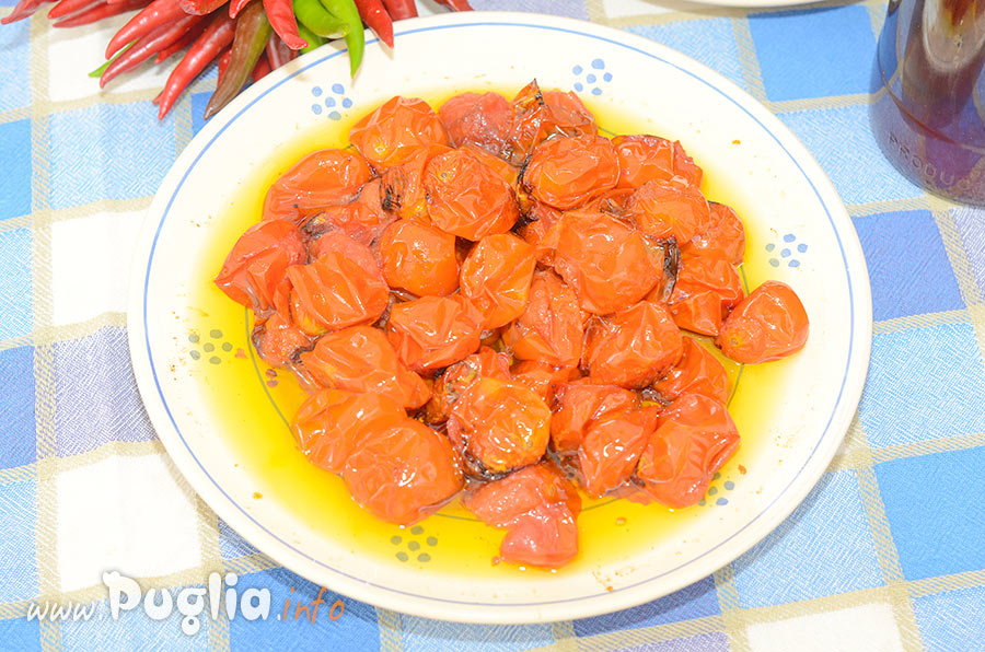 pomodori scattarisciati, piatto tipico contadino